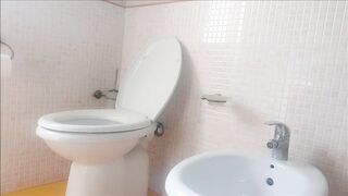 Come Spy on my Great Stepmother inside the Wc