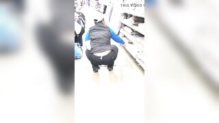 Huge Breasts Black Mom keep Squatting