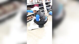 Huge Breasts Black Mom keep Squatting