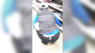 Huge Breasts Black Mom keep Squatting