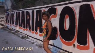 esposa grazy sapeca e amiga nana diaba andando de vestido