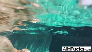Huge Tit blondes Alix & Cherie go skinnydipping