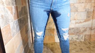 Wifey pee into her leggings