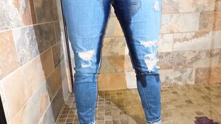 Wifey pee into her leggings
