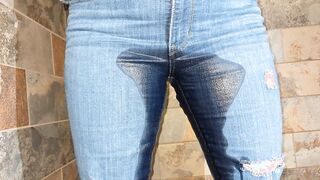Wifey pee into her leggings