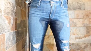 Wifey pee into her leggings