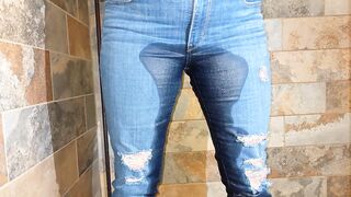 Wifey pee into her leggings