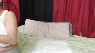 Rachel H&H22 Peeing into my leggings on my bed! Want me to piss for you?