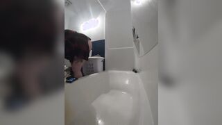 8 minutes of squirting and anal play