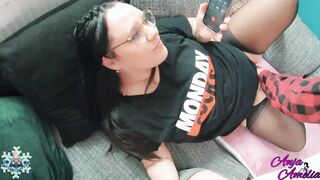 curvy goddess blows and fucks while talking to her friend