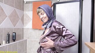 mature granny vagina ruined by cucumber