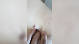 oil on my navel and navel grind