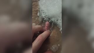 Come masturbate with me inside a sexy bubble bath tub