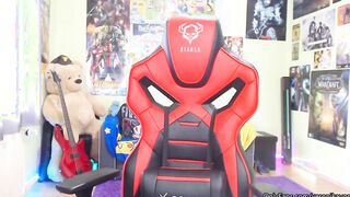 Goddess gamer 18 Year Old flashing titted booty and SET UP