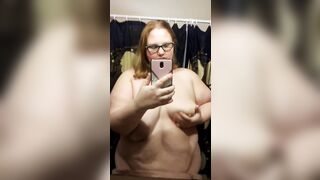 BBW plays with long natural melons