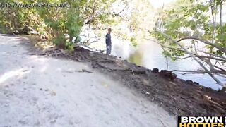 Tinder date meetup at the park