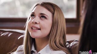 19 Yo cheerleaders Gabbie Carter and Jane Wilde have passionate lesbo