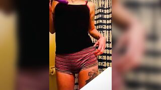 Hottie cougar plays with her sex toy into the morning! So soak 