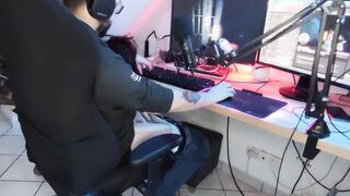 ChaudeCharlotte - I suck his Huge Cock while he's on stream #Twitch
