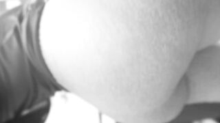 SHH! GUEST AT HOME AND I CUM X3 TIMES SECRET AT TOILET