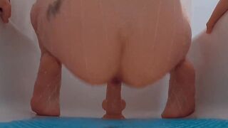 Young Anna Home Alone Snatch Squirting Into The Bath-Tub