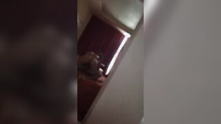 La mamá de mi amigo da unos sentones muy ricos.