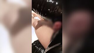 ニーハイブーツの膝裏にペニスを挟んで拷問...