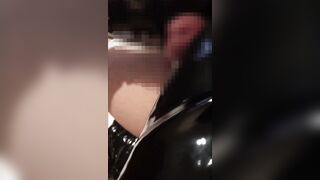 ニーハイブーツの膝裏にペニスを挟んで拷問...