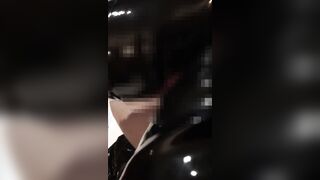 ニーハイブーツの膝裏にペニスを挟んで拷問...