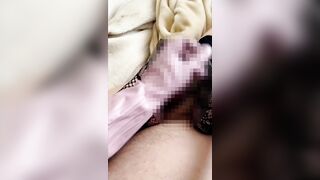 網タイツに挟まれながら炊事用ゴム手袋手コキで射精