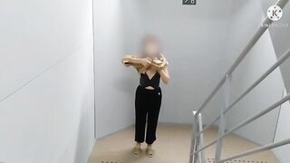 裸より恥ずかしい格好で露出してみた...