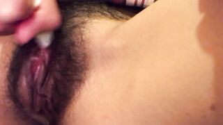 Se masturba solita quiere pija