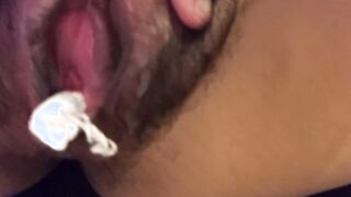Se masturba solita quiere pija