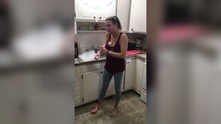 RachelHH22 Peeing into leggings while doing dishes and smoking
