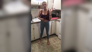RachelHH22 Peeing into leggings while doing dishes and smoking