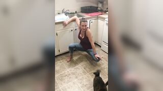 RachelHH22 Peeing into leggings while doing dishes and smoking