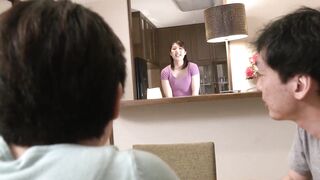 彼女の母親がエロ下着と中出しで彼氏を誘惑しはじめた　永野あかり