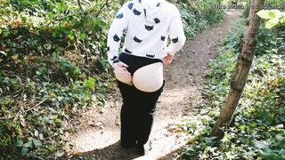 big booty cougar exhibitionist grind her twat at a public