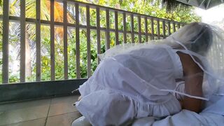 Bride on wedding blows a long rough penis and gets Squirt with Stranger