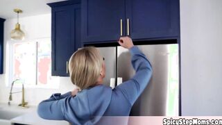 My big tit stepmom cant cook but can banged