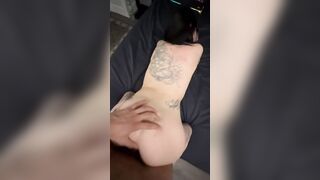 Slim baise tranquille en Doggy