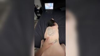 Slim baise tranquille en Doggy