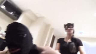 Sa rondelle chauffe grave il gémit comme une vraie chienne qui aime avoir mal au cul