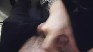 彼氏にカラオケで手コキしたら大量に射精しました！