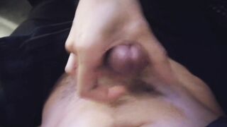 彼氏にカラオケで手コキしたら大量に射精しました！