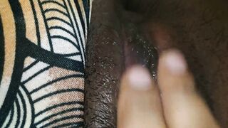 ASMR: Mulher gostosa batendo Siririca até gozar