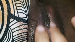 ASMR: Mulher gostosa batendo Siririca até gozar