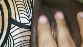 ASMR: Mulher gostosa batendo Siririca até gozar