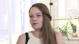 Düsseldorferin benutzt verschiedene Vibrators für ihre geile Muschi