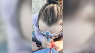 Troia bionda trovata su una strada mi fa un bel pompino con gola profonda into cambio di un passaggio